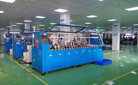 包銅箔機(jī)和使用該包銅箔機(jī)制造的覆銅層壓板、印制電路板以及無(wú)核基板的制作方法 包銅箔機(jī)和使用該包銅箔機(jī)制造的覆銅層壓板、印制電路板以及無(wú)核基板的制作方法