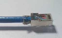 網(wǎng)絡(luò)線的刷剪編織包銅箔去鋁箔機(jī)任用，鑫遠(yuǎn)程